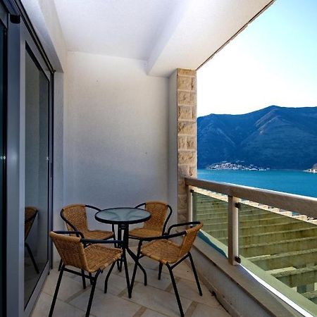 Apartment Dobrota Tomici  Ngoại thất bức ảnh