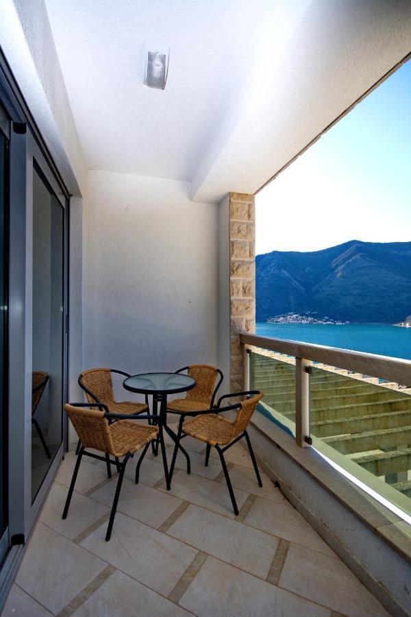 Apartment Dobrota Tomici  Ngoại thất bức ảnh